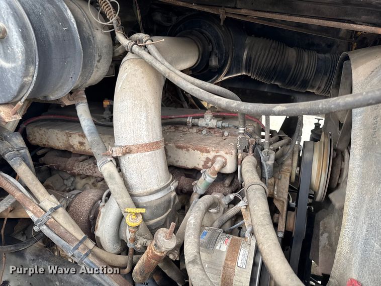 image for item EA2118 1990 International F2574 vacuum truck