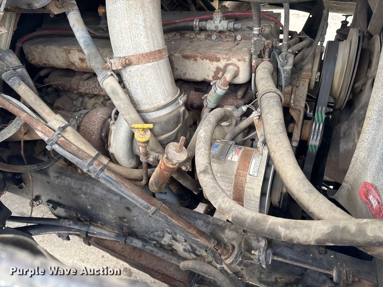 image for item EA2118 1990 International F2574 vacuum truck