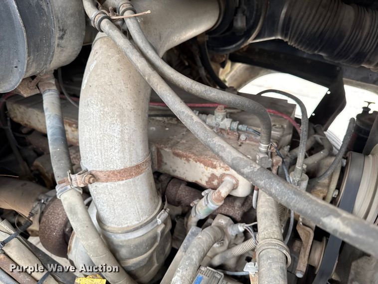 image for item EA2118 1990 International F2574 vacuum truck