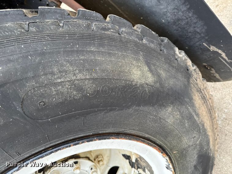 image for item EA2118 1990 International F2574 vacuum truck