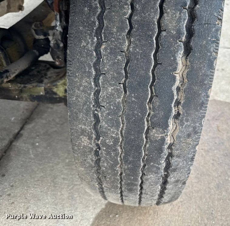 image for item EA2118 1990 International F2574 vacuum truck