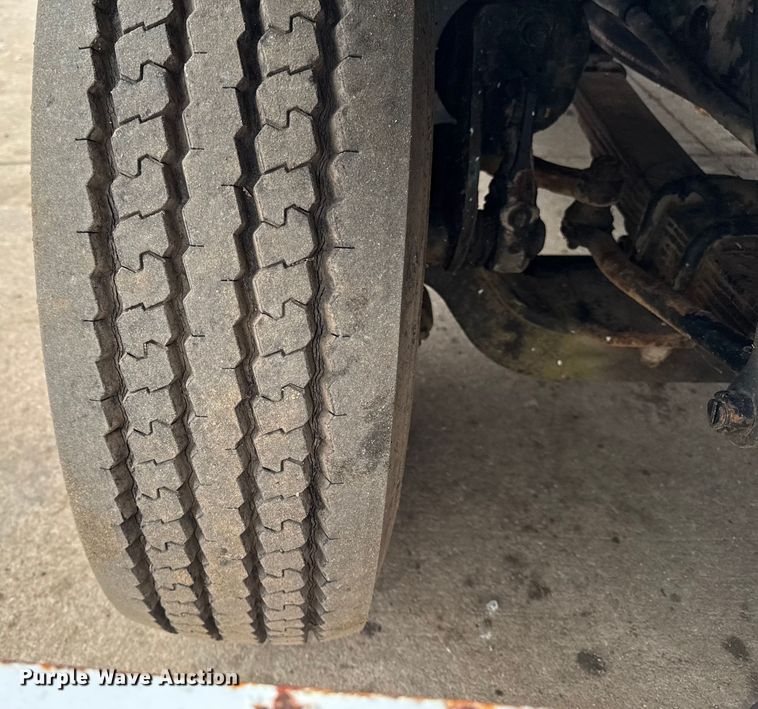 image for item EA2118 1990 International F2574 vacuum truck