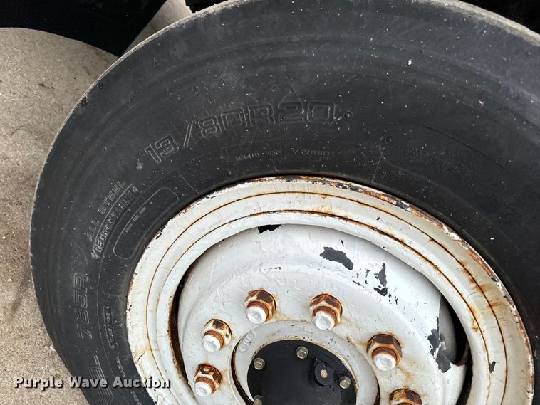 image for item EA2118 1990 International F2574 vacuum truck