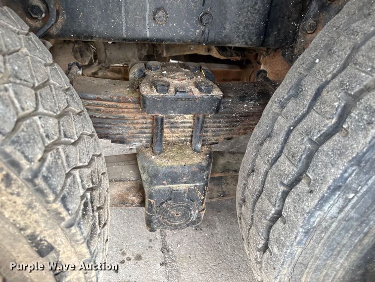 image for item EA2118 1990 International F2574 vacuum truck