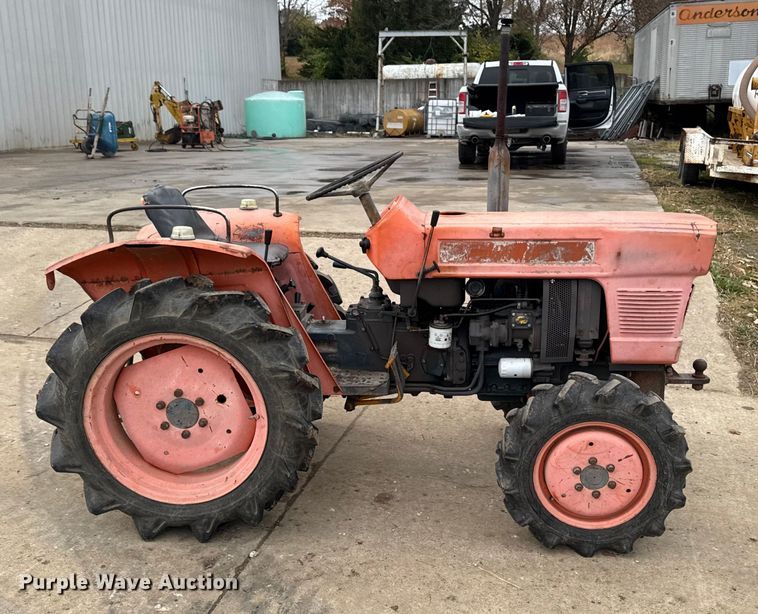 image for item EA2121 Kubota MFWD tractor