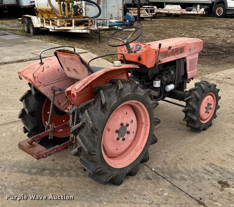 image for item EA2121 Kubota MFWD tractor