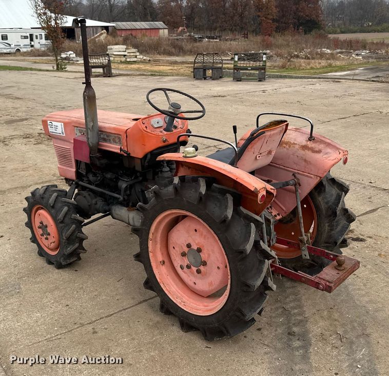 image for item EA2121 Kubota MFWD tractor