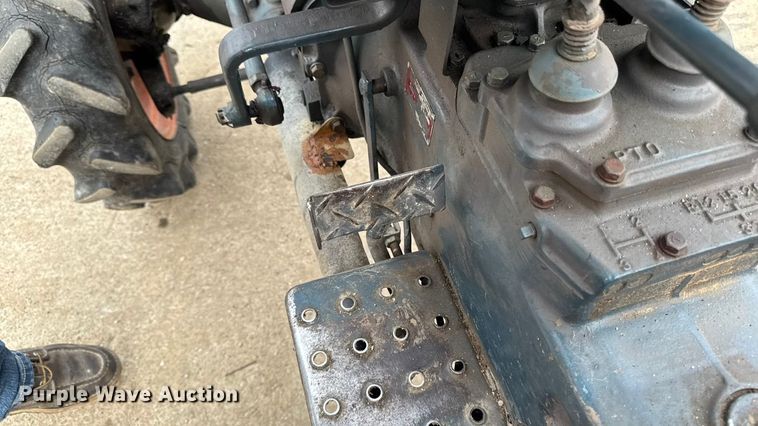 image for item EA2121 Kubota MFWD tractor