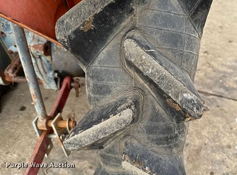 image for item EA2121 Kubota MFWD tractor