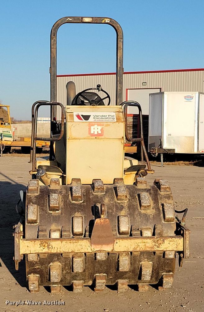 image for item EA2733 Ingersoll Rand SD-40F single drum vibratory roller