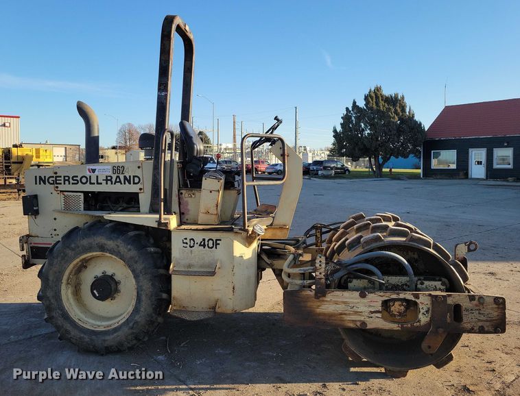 image for item EA2733 Ingersoll Rand SD-40F single drum vibratory roller