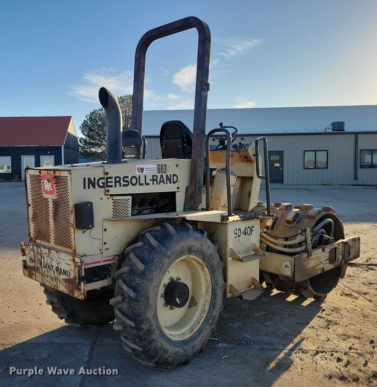 image for item EA2733 Ingersoll Rand SD-40F single drum vibratory roller