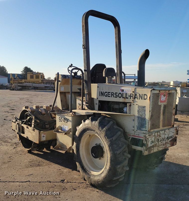 image for item EA2733 Ingersoll Rand SD-40F single drum vibratory roller