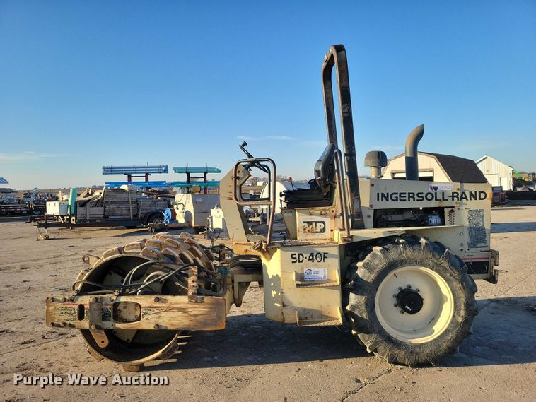 image for item EA2733 Ingersoll Rand SD-40F single drum vibratory roller