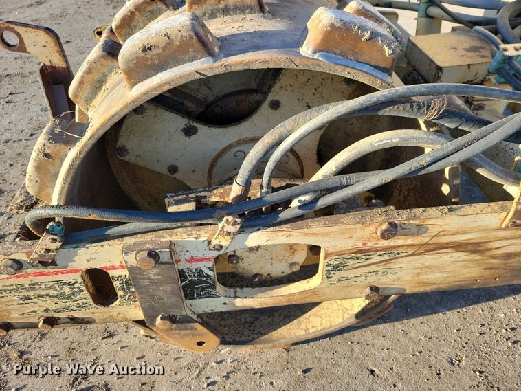 image for item EA2733 Ingersoll Rand SD-40F single drum vibratory roller