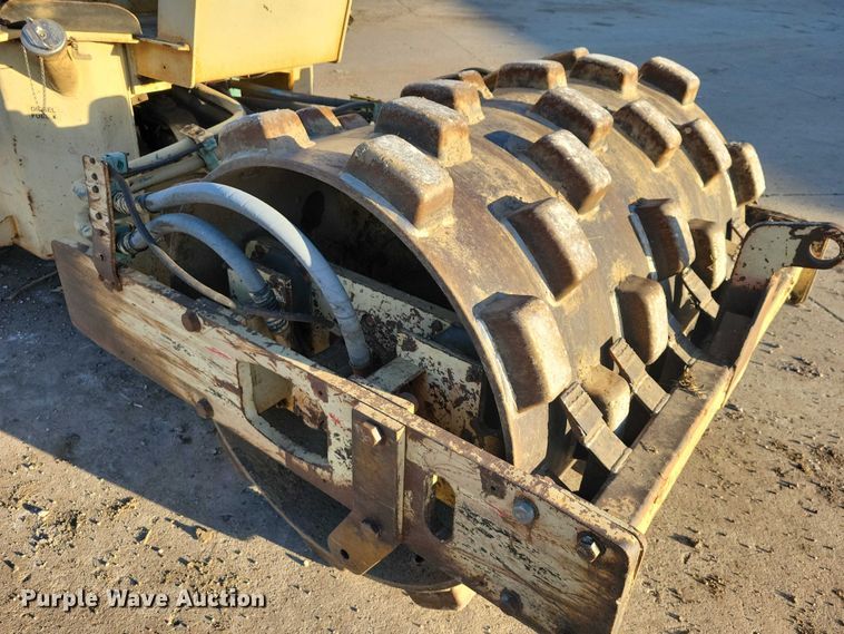 image for item EA2733 Ingersoll Rand SD-40F single drum vibratory roller