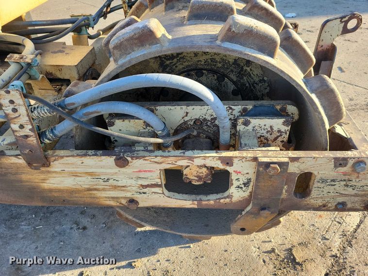 image for item EA2733 Ingersoll Rand SD-40F single drum vibratory roller