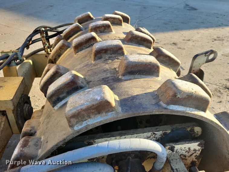 image for item EA2733 Ingersoll Rand SD-40F single drum vibratory roller