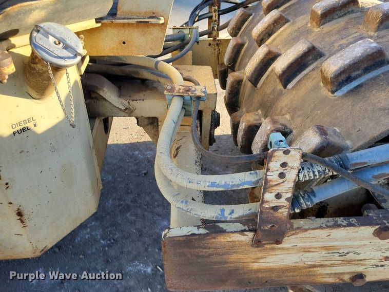 image for item EA2733 Ingersoll Rand SD-40F single drum vibratory roller