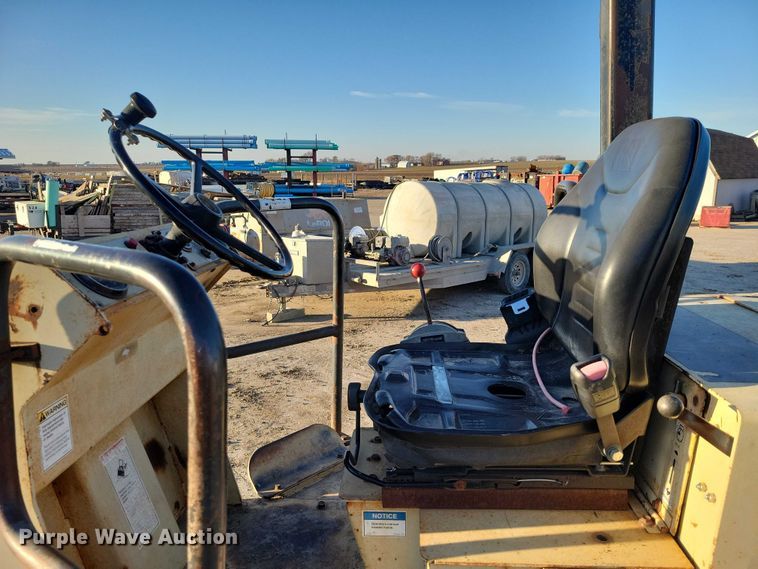 image for item EA2733 Ingersoll Rand SD-40F single drum vibratory roller