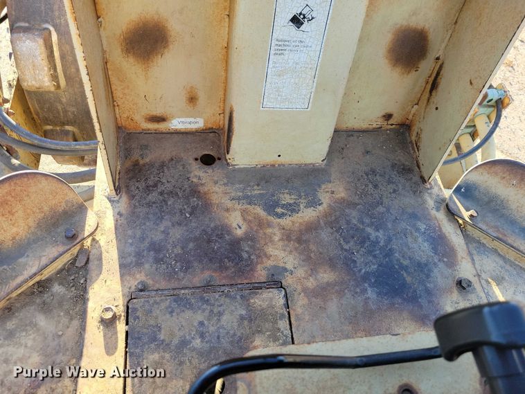 image for item EA2733 Ingersoll Rand SD-40F single drum vibratory roller