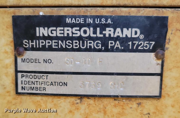 image for item EA2733 Ingersoll Rand SD-40F single drum vibratory roller