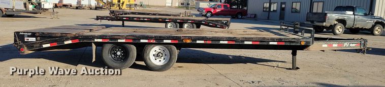 image for item EA2734 2017 PJ F8202 equipment trailer