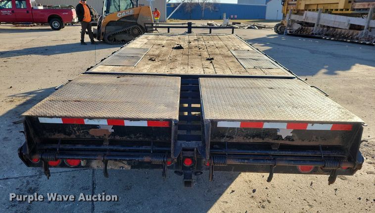 image for item EA2734 2017 PJ F8202 equipment trailer