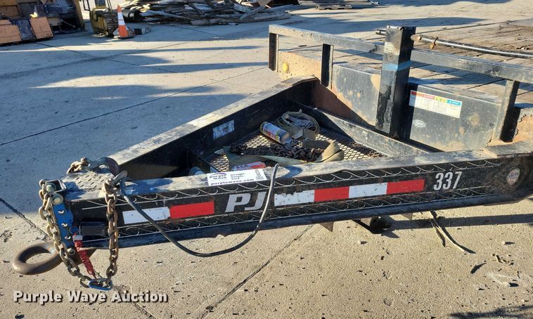 image for item EA2734 2017 PJ F8202 equipment trailer