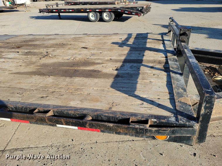 image for item EA2734 2017 PJ F8202 equipment trailer