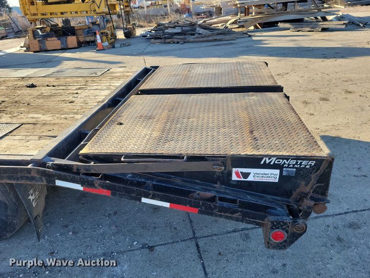 image for item EA2734 2017 PJ F8202 equipment trailer