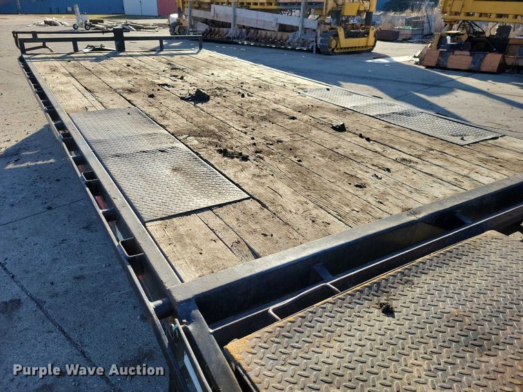 image for item EA2734 2017 PJ F8202 equipment trailer