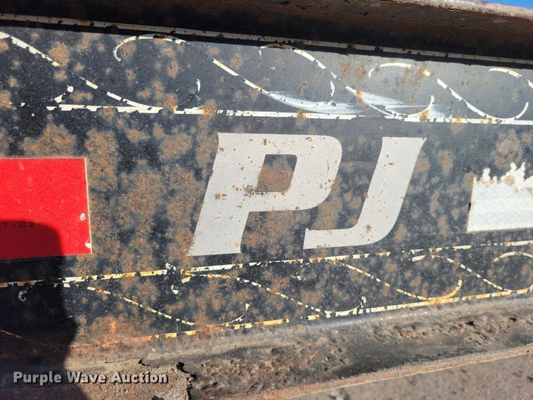 image for item EA2734 2017 PJ F8202 equipment trailer