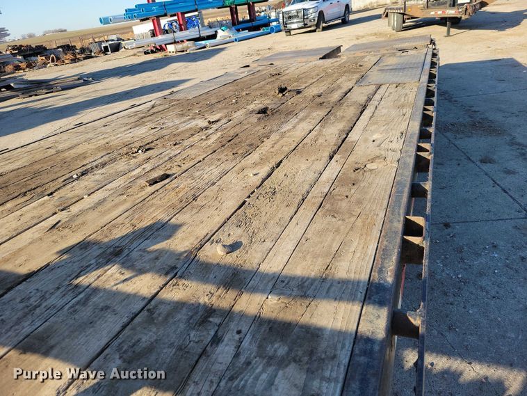 image for item EA2734 2017 PJ F8202 equipment trailer