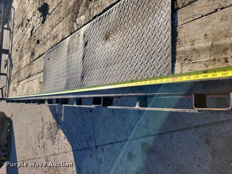 image for item EA2734 2017 PJ F8202 equipment trailer