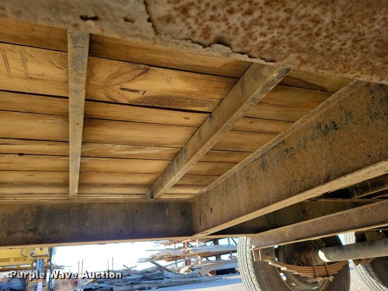 image for item EA2734 2017 PJ F8202 equipment trailer