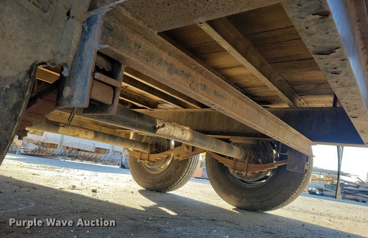 image for item EA2734 2017 PJ F8202 equipment trailer