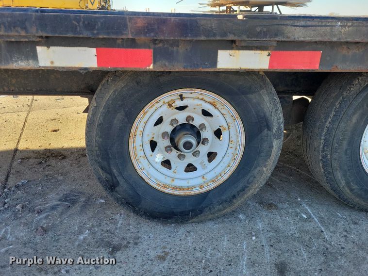 image for item EA2734 2017 PJ F8202 equipment trailer