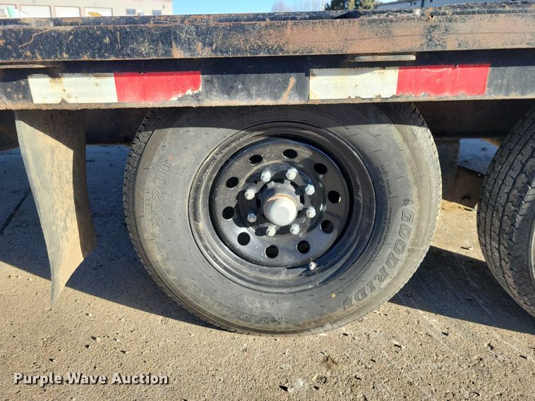 image for item EA2734 2017 PJ F8202 equipment trailer