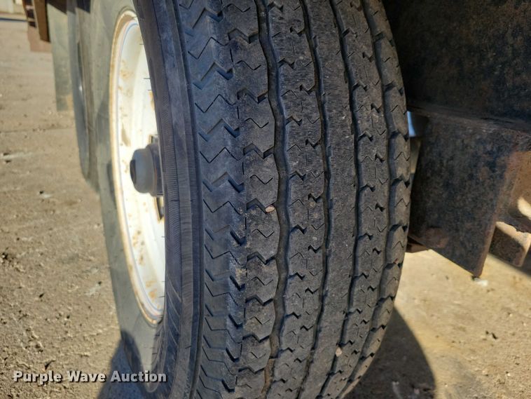 image for item EA2734 2017 PJ F8202 equipment trailer