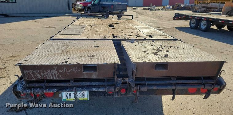 image for item EA2735 2015 PJ F8202 equipment trailer