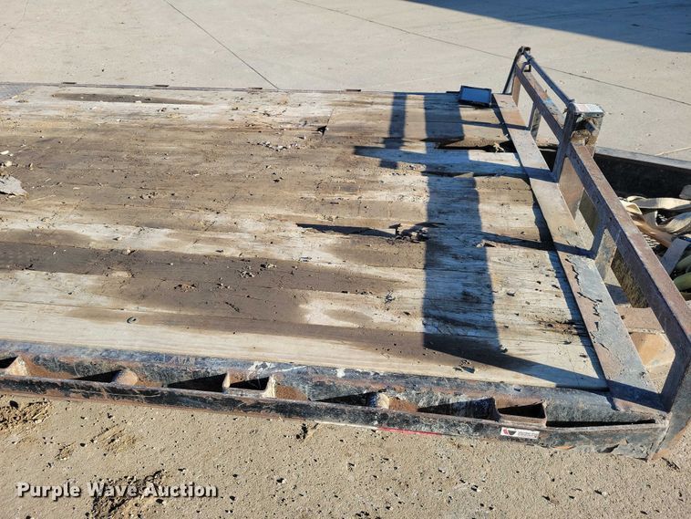 image for item EA2735 2015 PJ F8202 equipment trailer