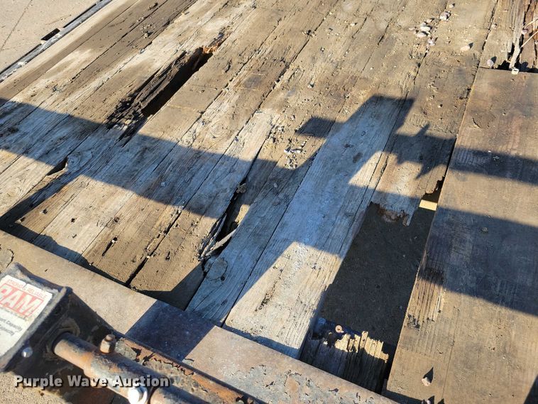 image for item EA2735 2015 PJ F8202 equipment trailer