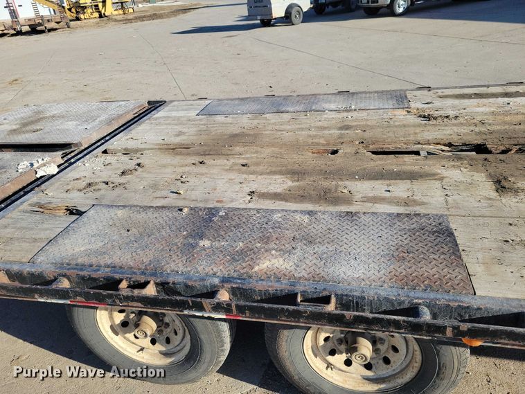 image for item EA2735 2015 PJ F8202 equipment trailer