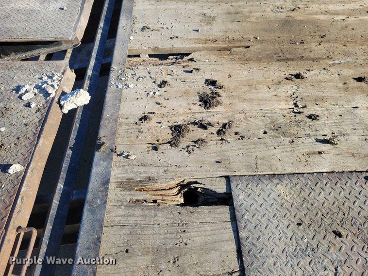 image for item EA2735 2015 PJ F8202 equipment trailer