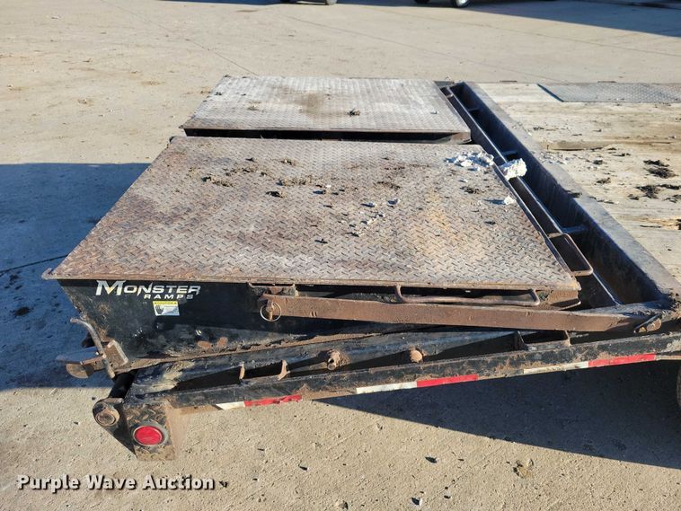 image for item EA2735 2015 PJ F8202 equipment trailer