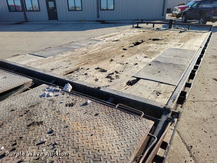 image for item EA2735 2015 PJ F8202 equipment trailer