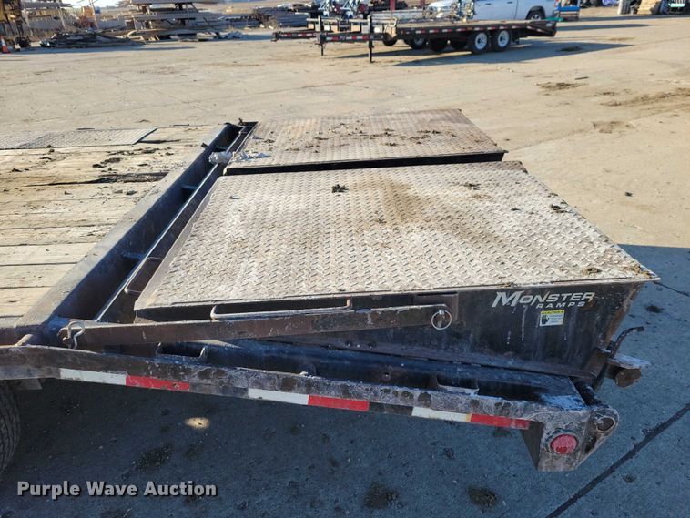 image for item EA2735 2015 PJ F8202 equipment trailer