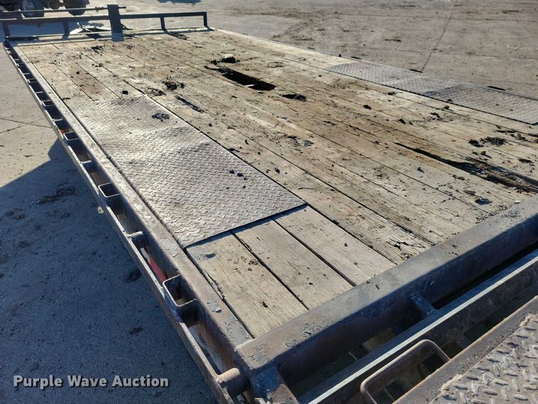 image for item EA2735 2015 PJ F8202 equipment trailer