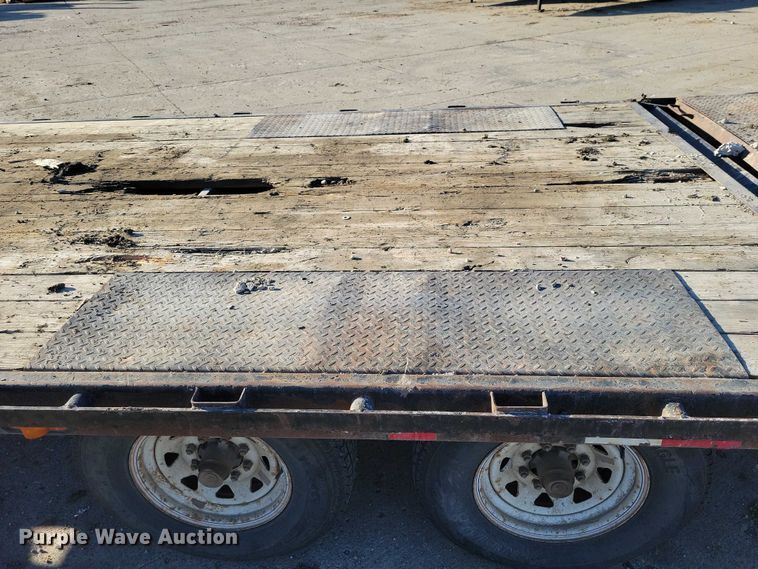 image for item EA2735 2015 PJ F8202 equipment trailer